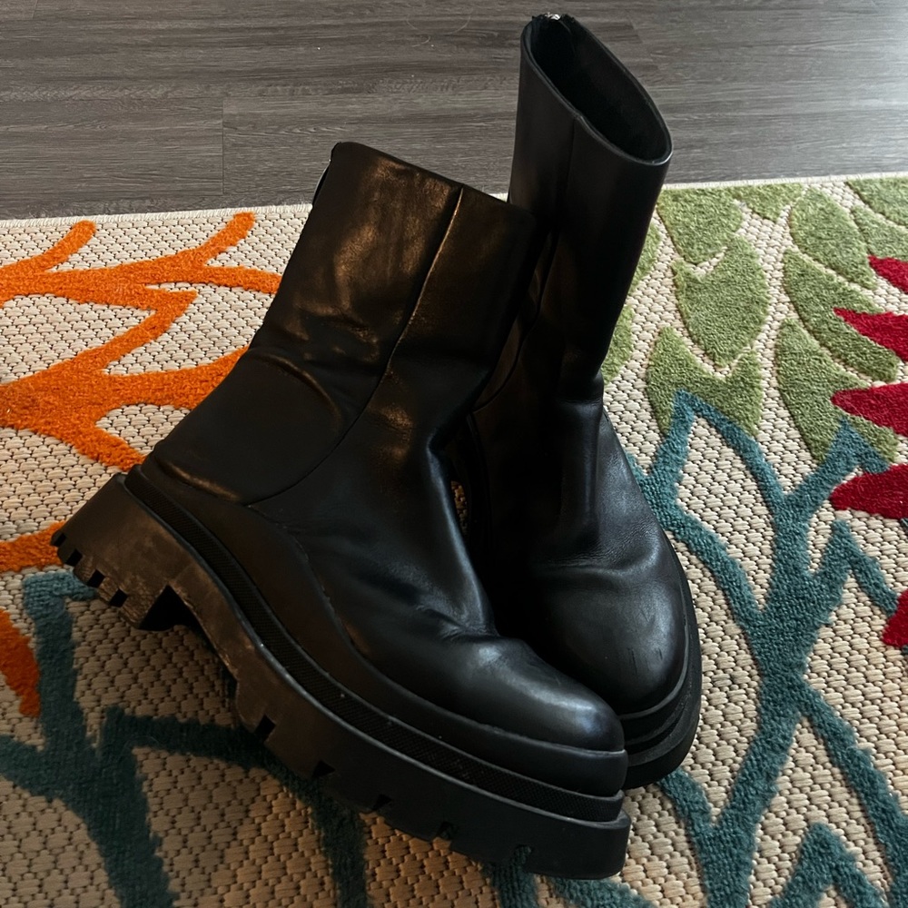 Steve Madden Leather boots